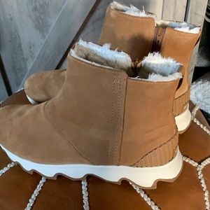 Woman’s Sorel kinetic short bootie